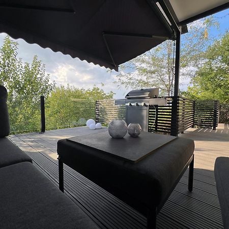 Apartamento Pergola House In A Green Oasis With Fantastic View Petrovaradin Exterior foto